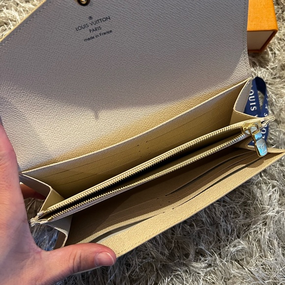 LOUIS VUITTON DAMIER AZUR SARAH WALLET - Picture 9 of 14